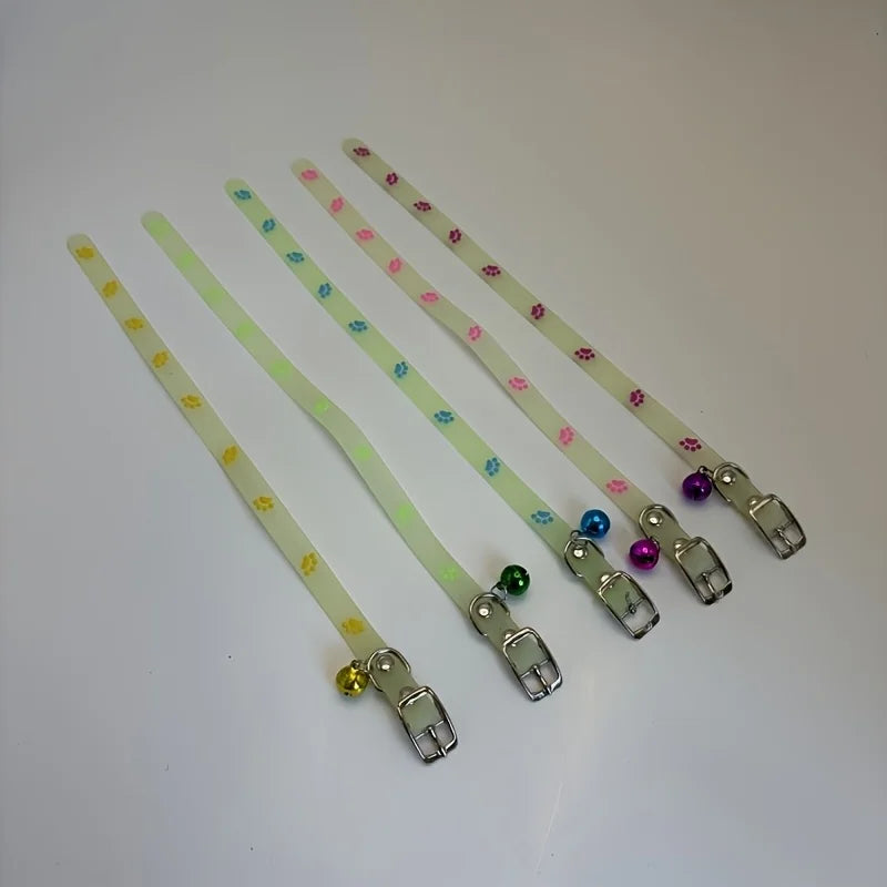 1 collar and 1bell, total of 2 pieces. Cute luminous pet collars for anti-lost safety at night, suitable for small dogs and cats