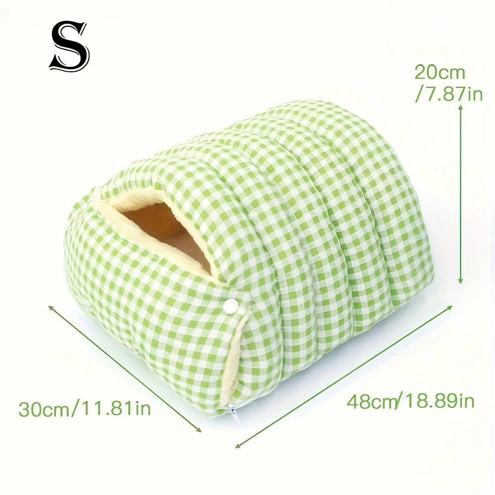 Large all-season cat house (including a warm winter bed) – with decorative panels and a fully enclosed comfortable sleeping bag.
